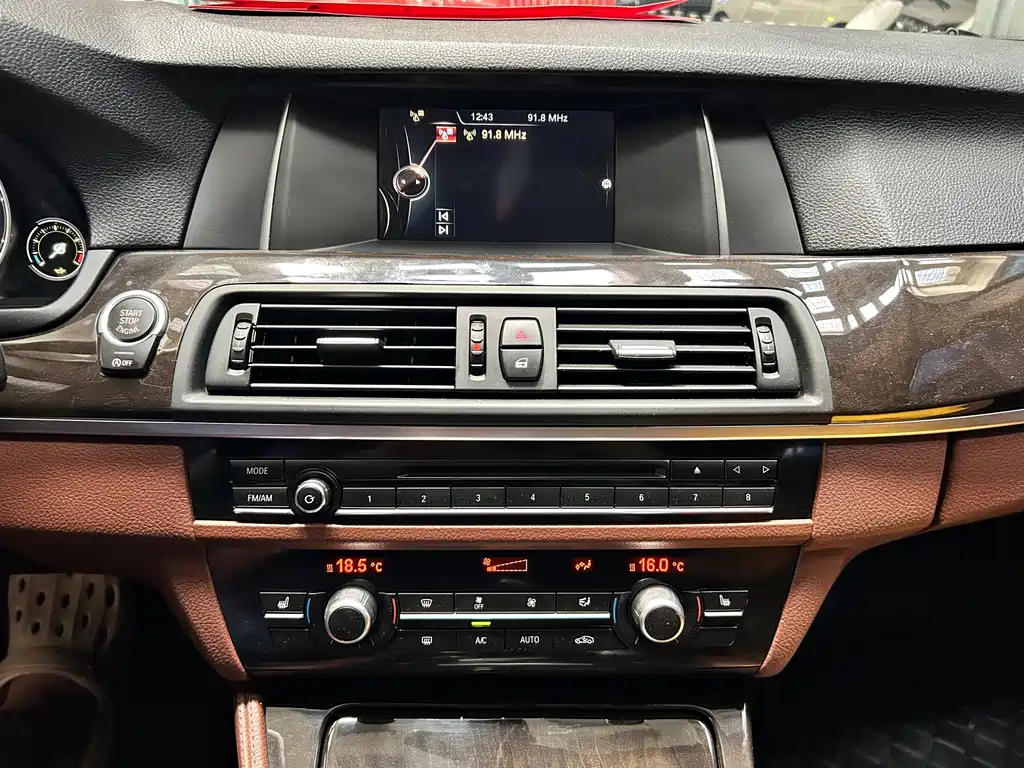 BMW 5 Series — миниатюра 10