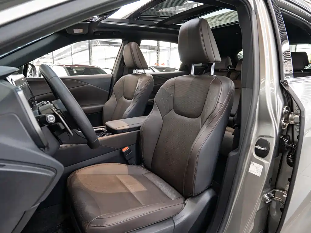 Lexus RX — миниатюра 11