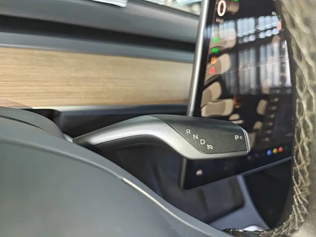 Tesla Model Y — миниатюра 14