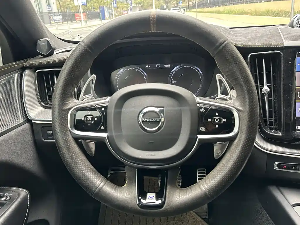 VOLVO XC60 PLUG IN HYBRID