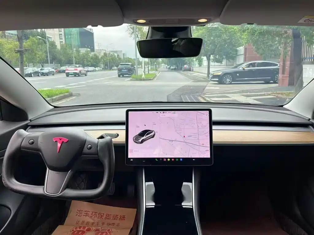Tesla Model 3 — миниатюра 10