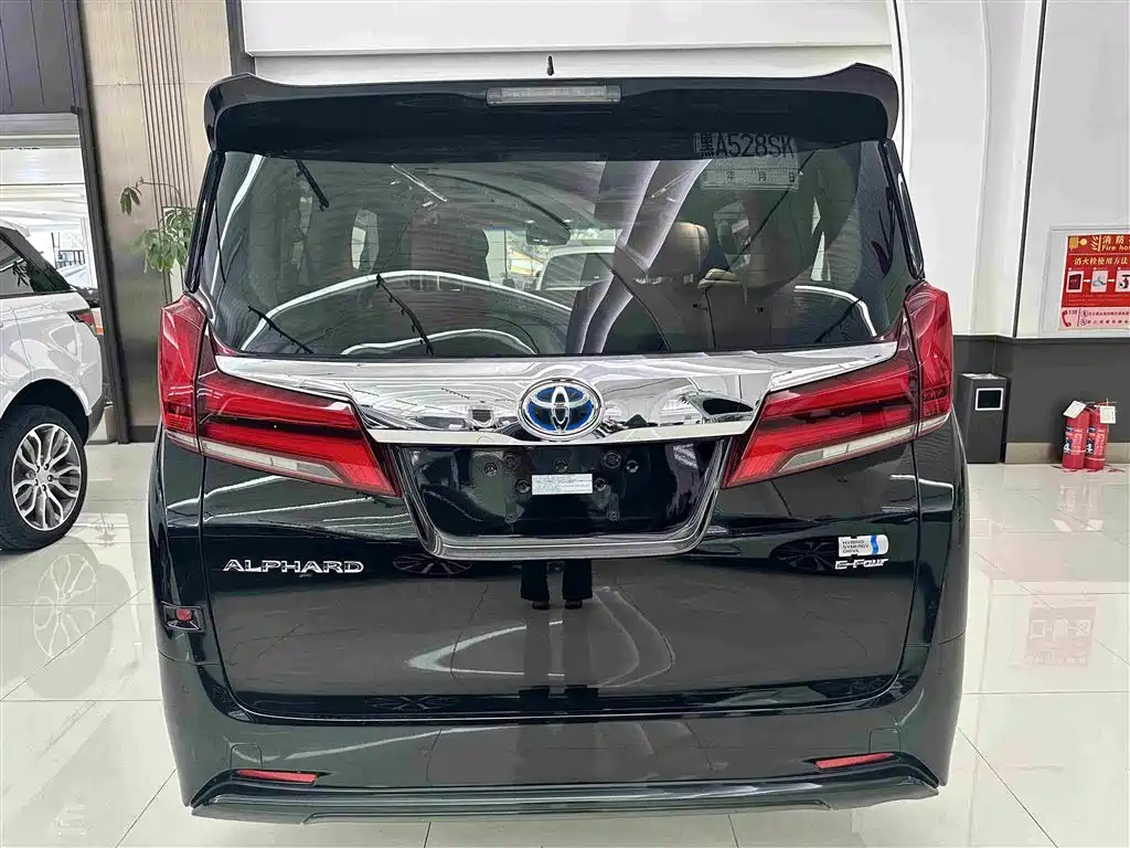Toyota Alphard — миниатюра 20