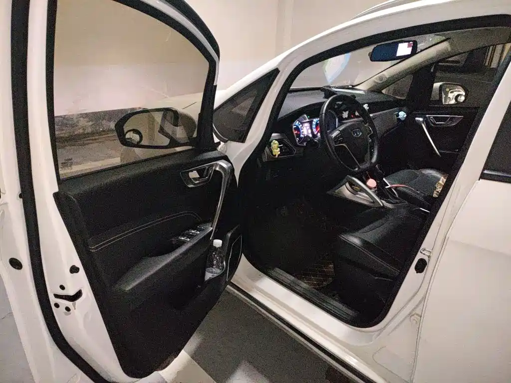 Geely Vision X3 — миниатюра 13