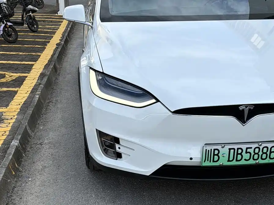 TESLA MODEL X