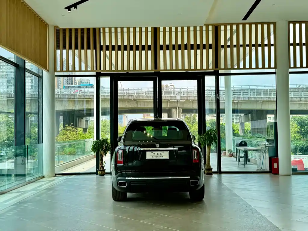 Rolls-Royce Cullinan — миниатюра 4