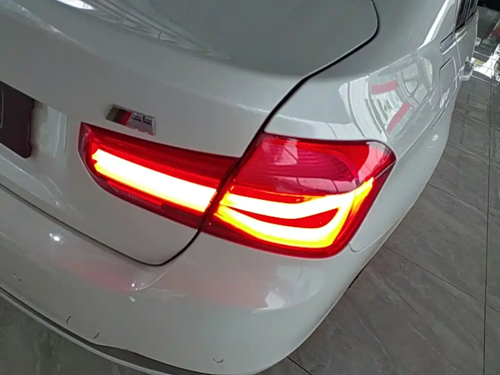 BMW 3 Series — миниатюра 8