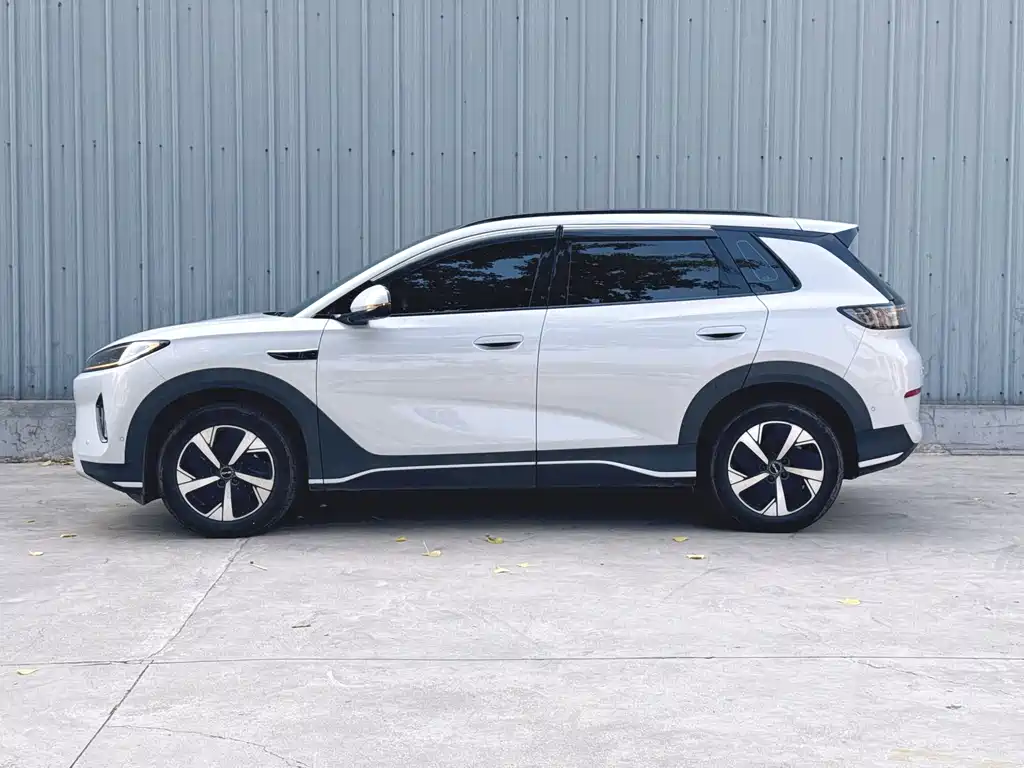 BYD Sealion 05 EV — миниатюра 2