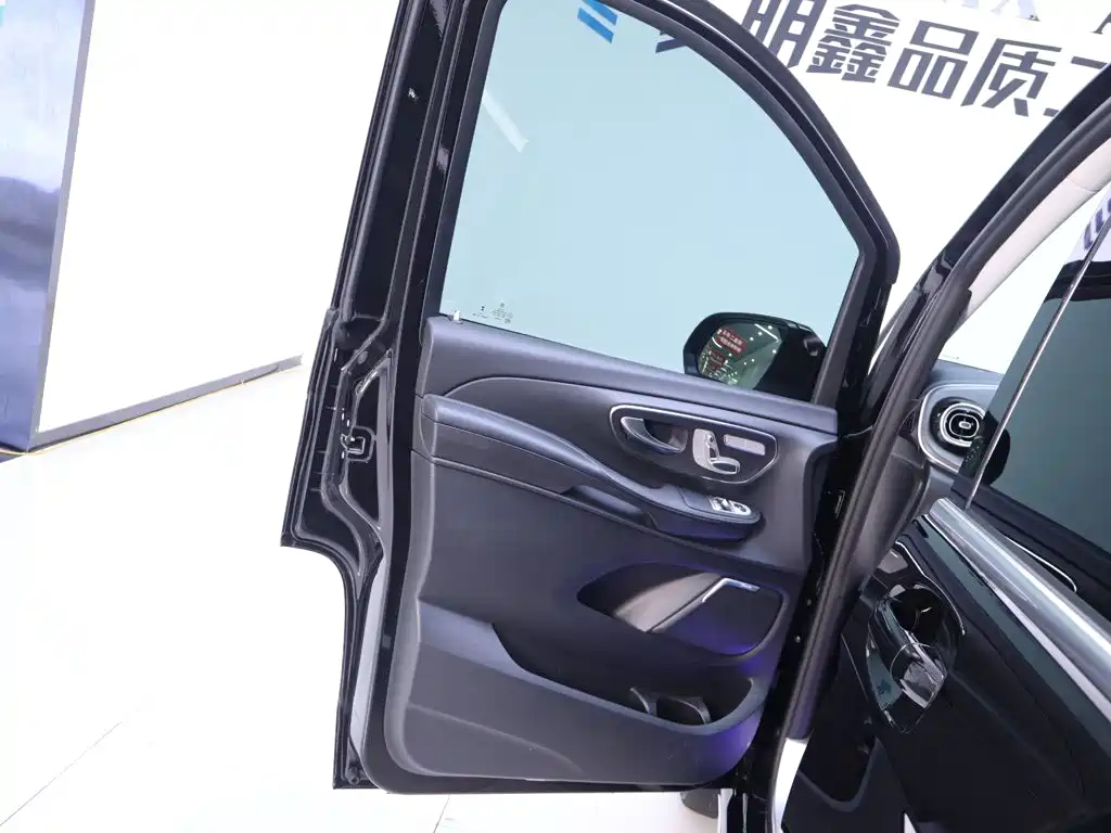 Mercedes-Benz V-Class — миниатюра 18