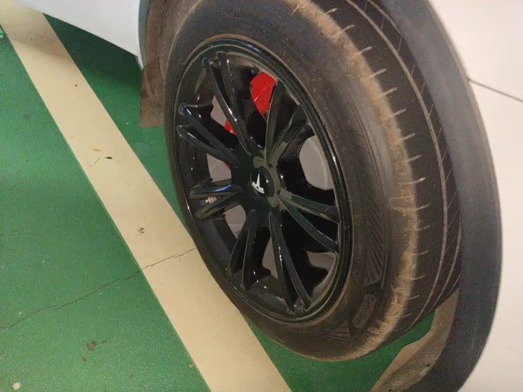 Tesla Model Y — миниатюра 8