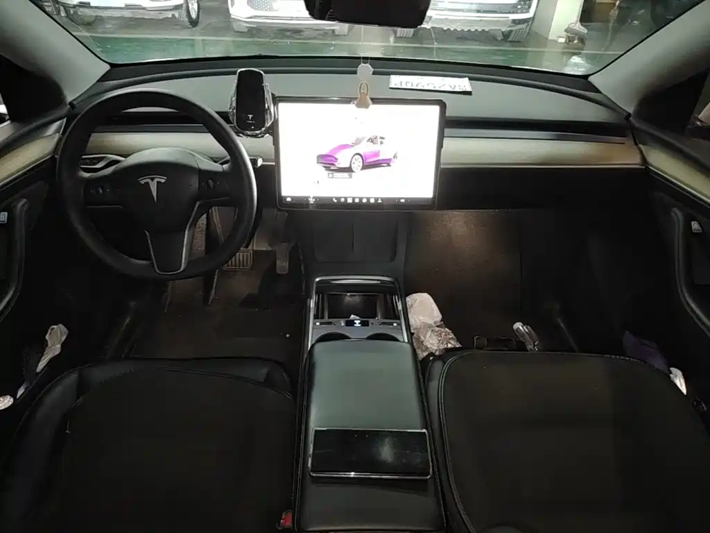 Tesla Model Y — миниатюра 10