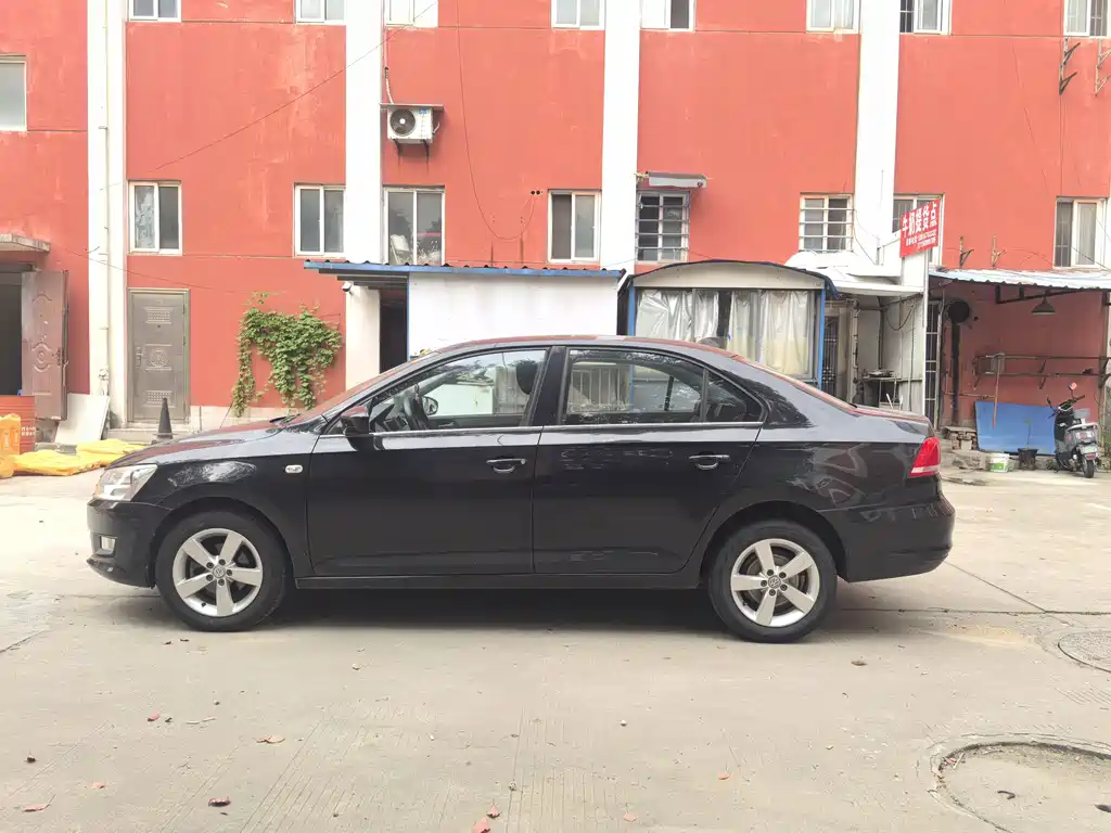 Volkswagen Santana — миниатюра 4
