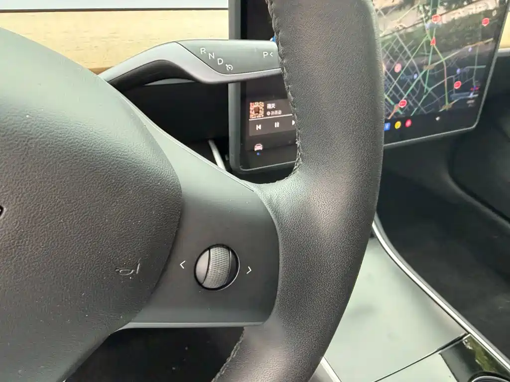 Tesla Model 3 — миниатюра 10