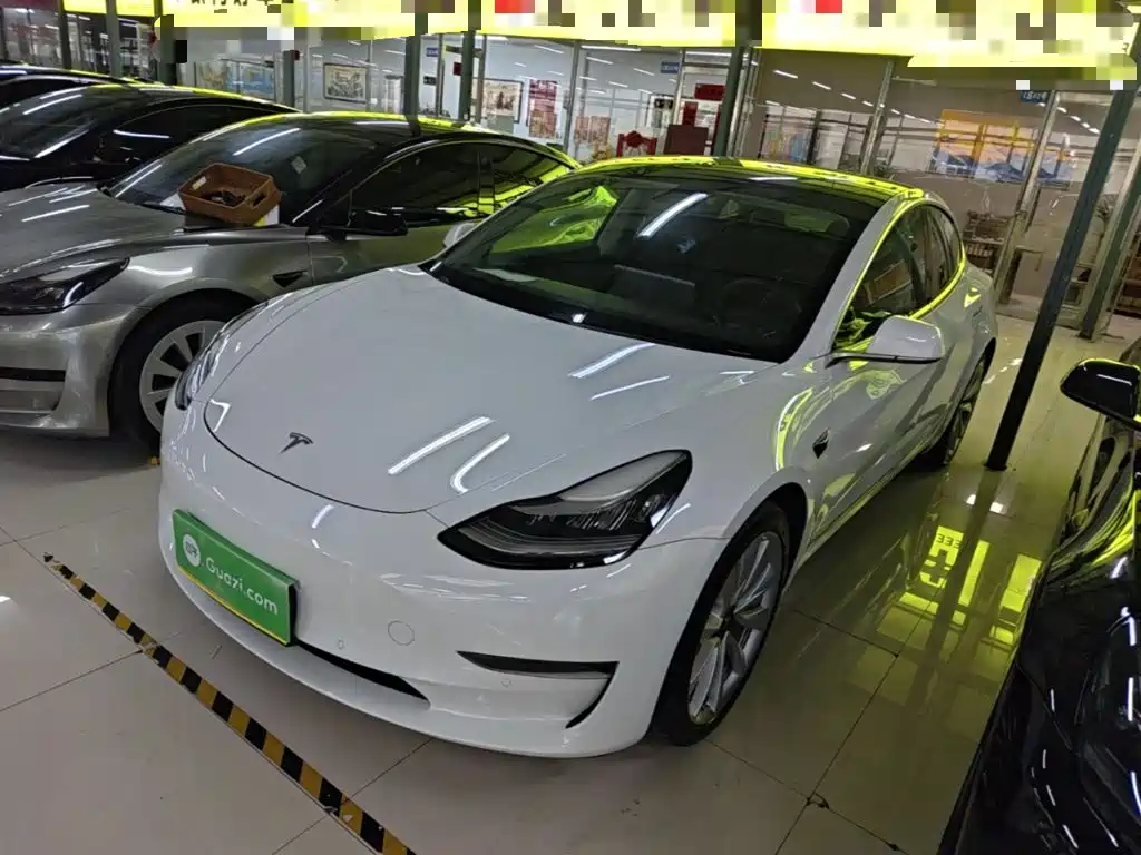 Tesla Model 3 — миниатюра 2