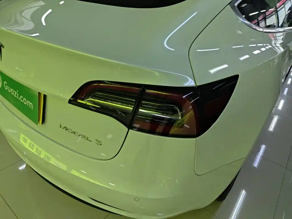 Tesla Model 3 — миниатюра 8