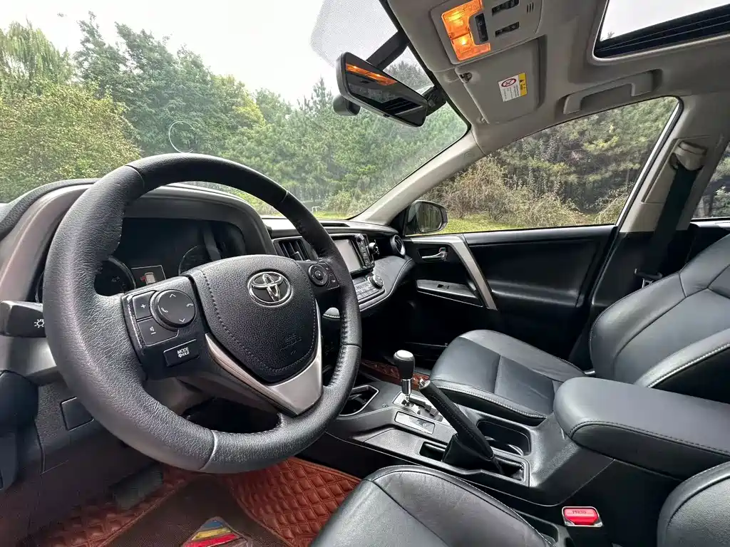 Toyota RAV4 — миниатюра 7