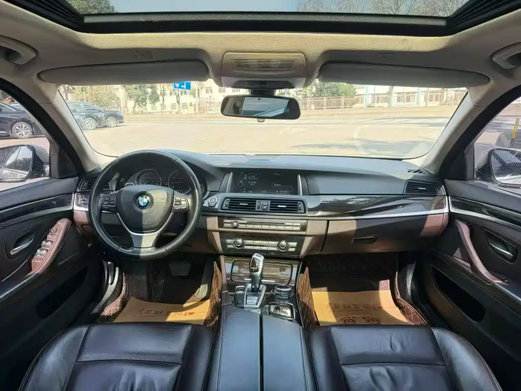 BMW 5 Series — миниатюра 5