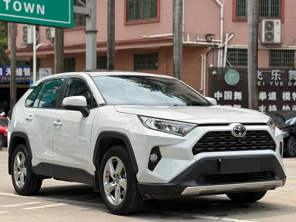 Toyota RAV4 — миниатюра 3
