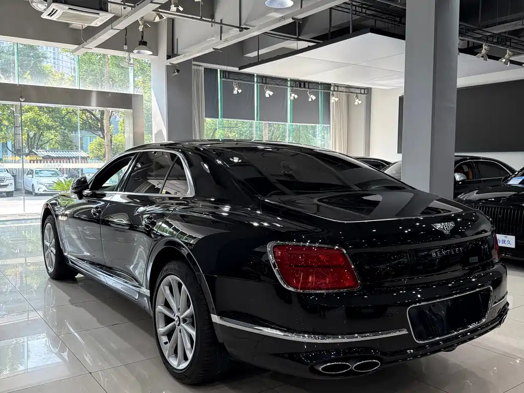 Bentley Flying Spur — миниатюра 5