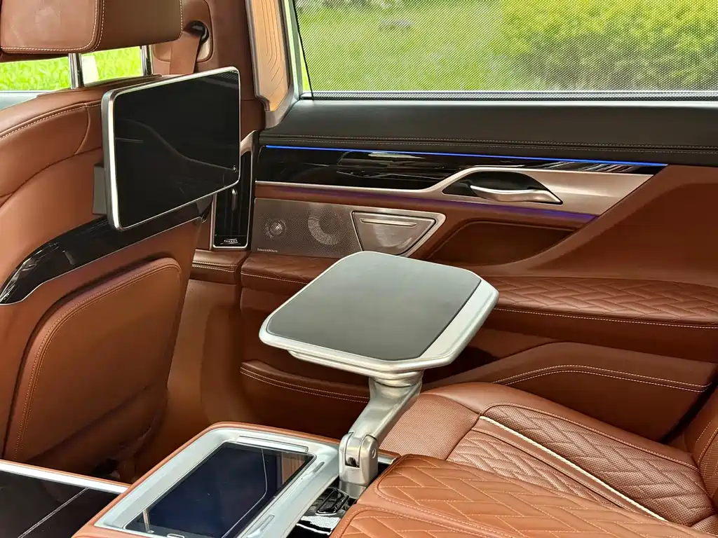 BMW 7 Series — миниатюра 19