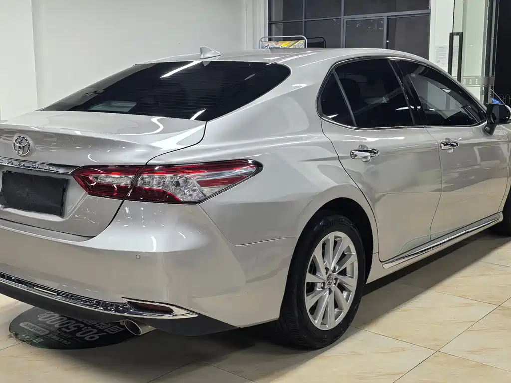 Toyota Camry — миниатюра 15