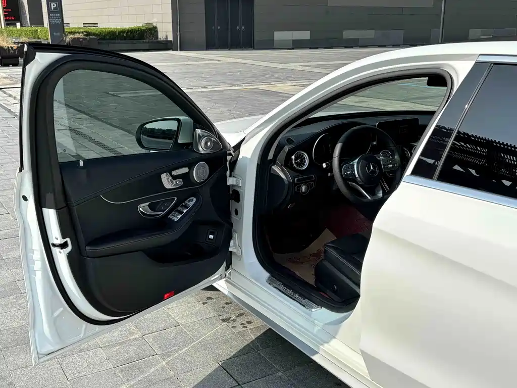 Mercedes-Benz C-Class — миниатюра 12