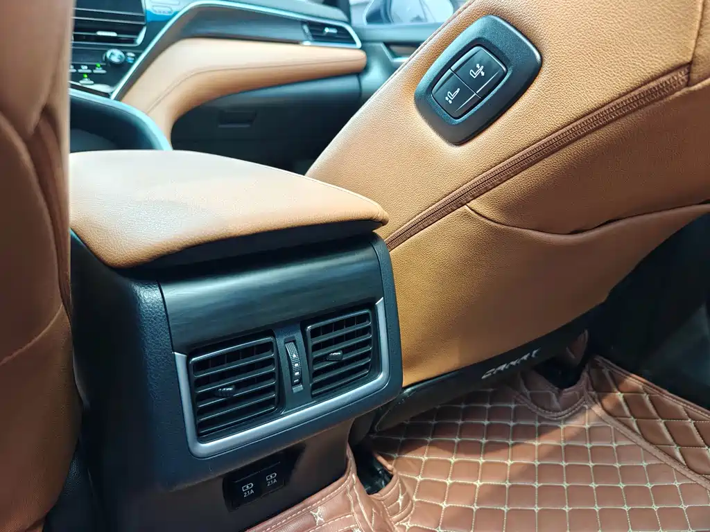 Toyota Camry — миниатюра 13