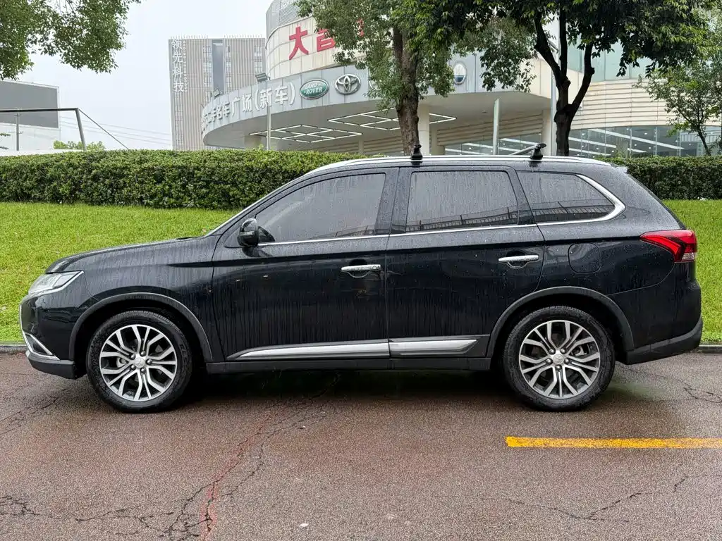 Mitsubishi Outlander — миниатюра 3
