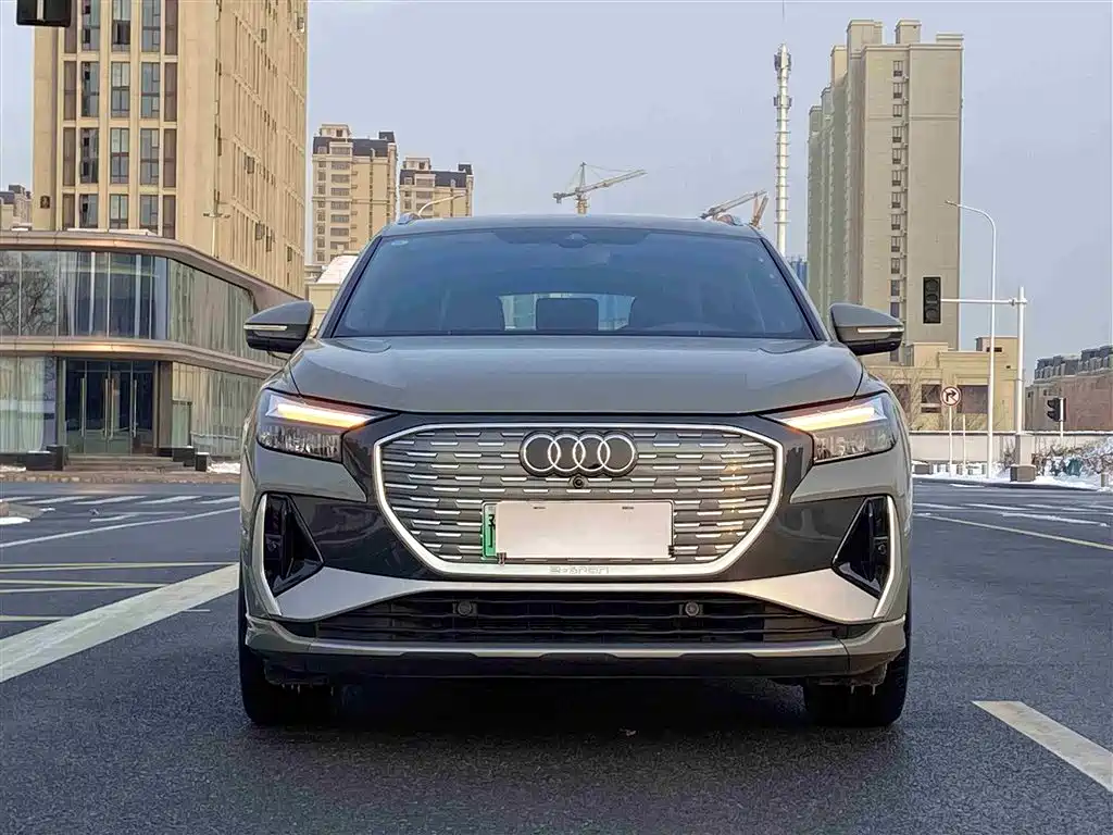 AUDI Q4 E TRON