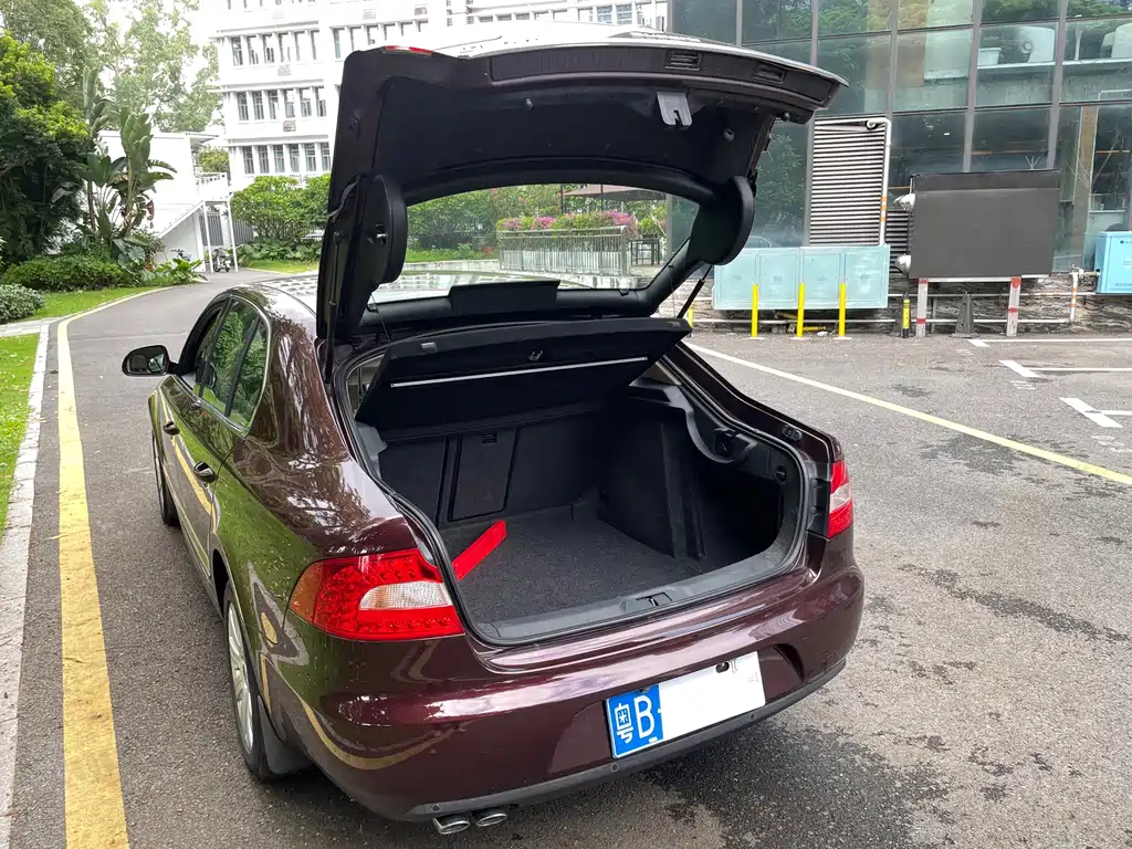Skoda Superb — миниатюра 6