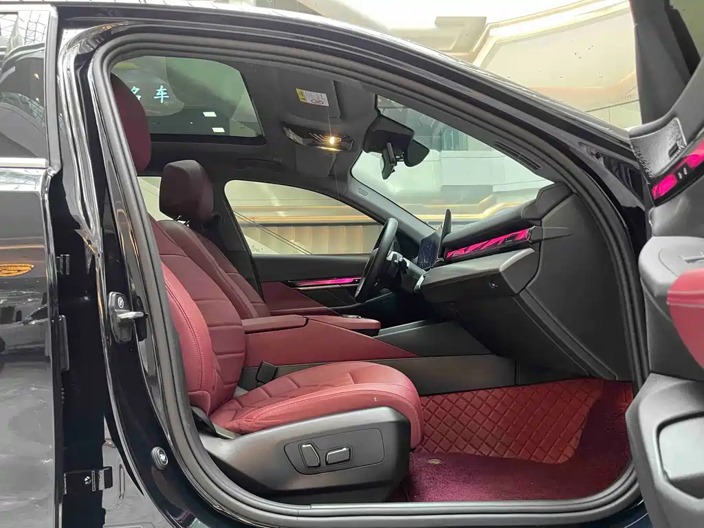 BMW 5 Series — миниатюра 12