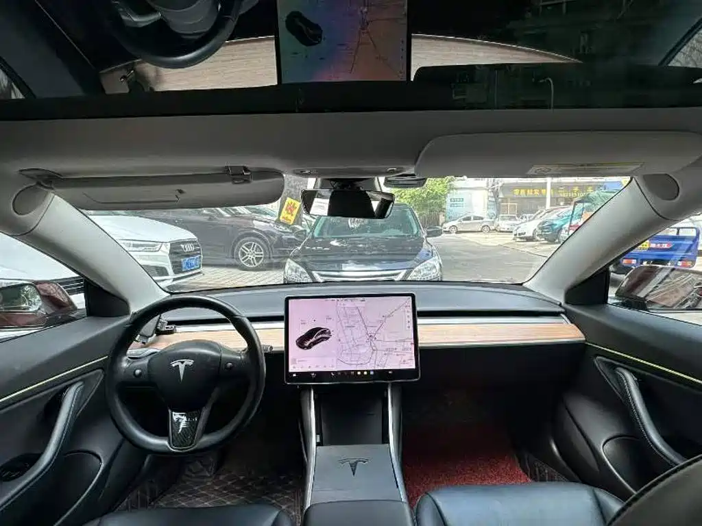 Tesla Model 3 — миниатюра 4