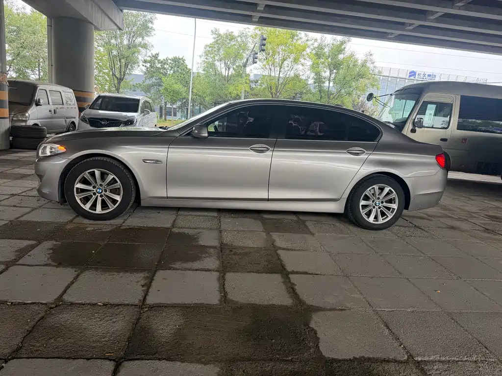 BMW 5 Series — миниатюра 5