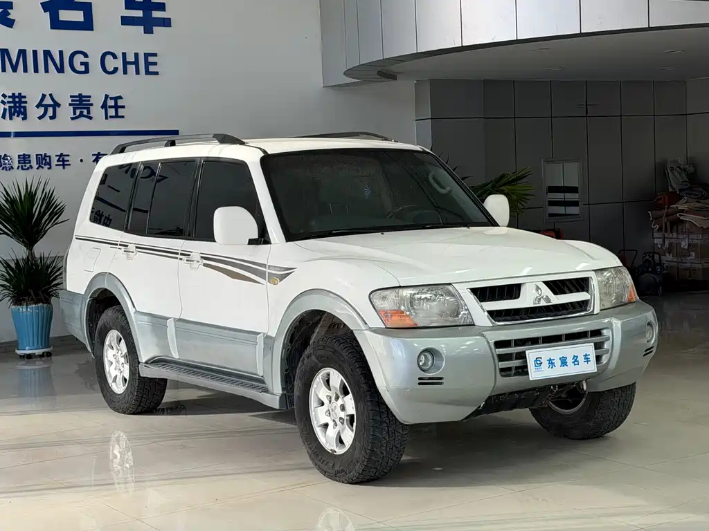 Mitsubishi Pajero — миниатюра 3