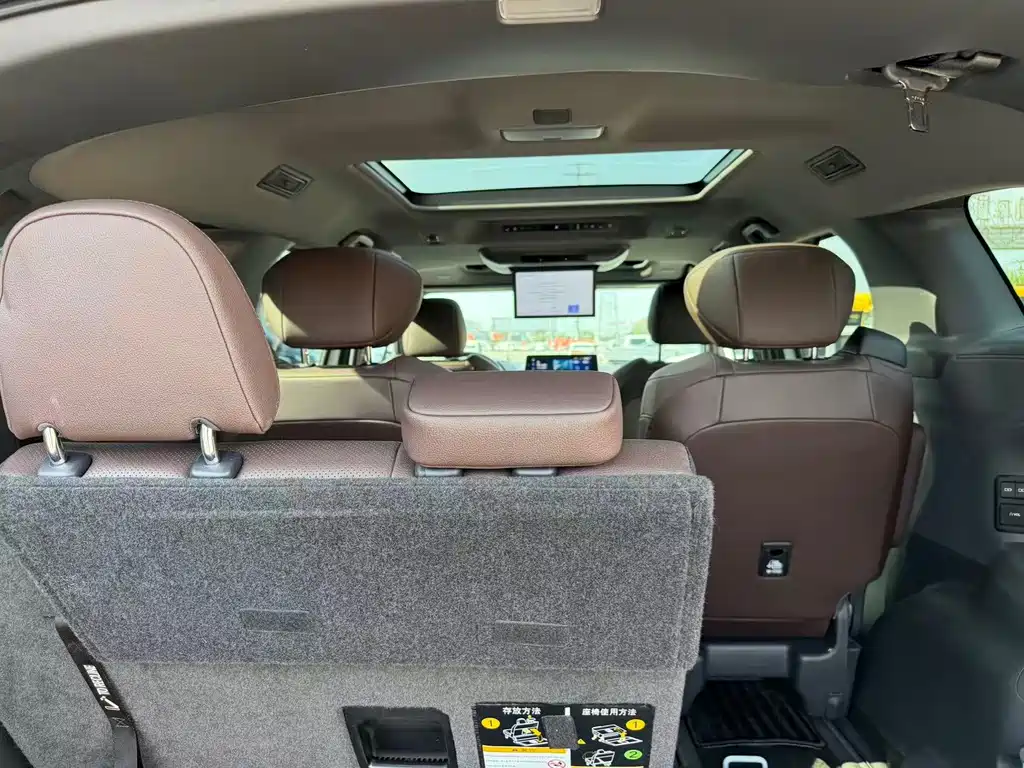 Toyota Granvia — миниатюра 11