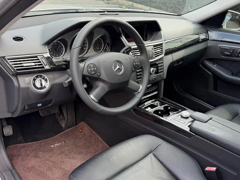 Mercedes-Benz E-Class — миниатюра 9