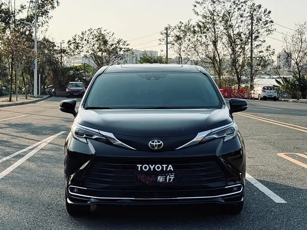 TOYOTA SIENNA