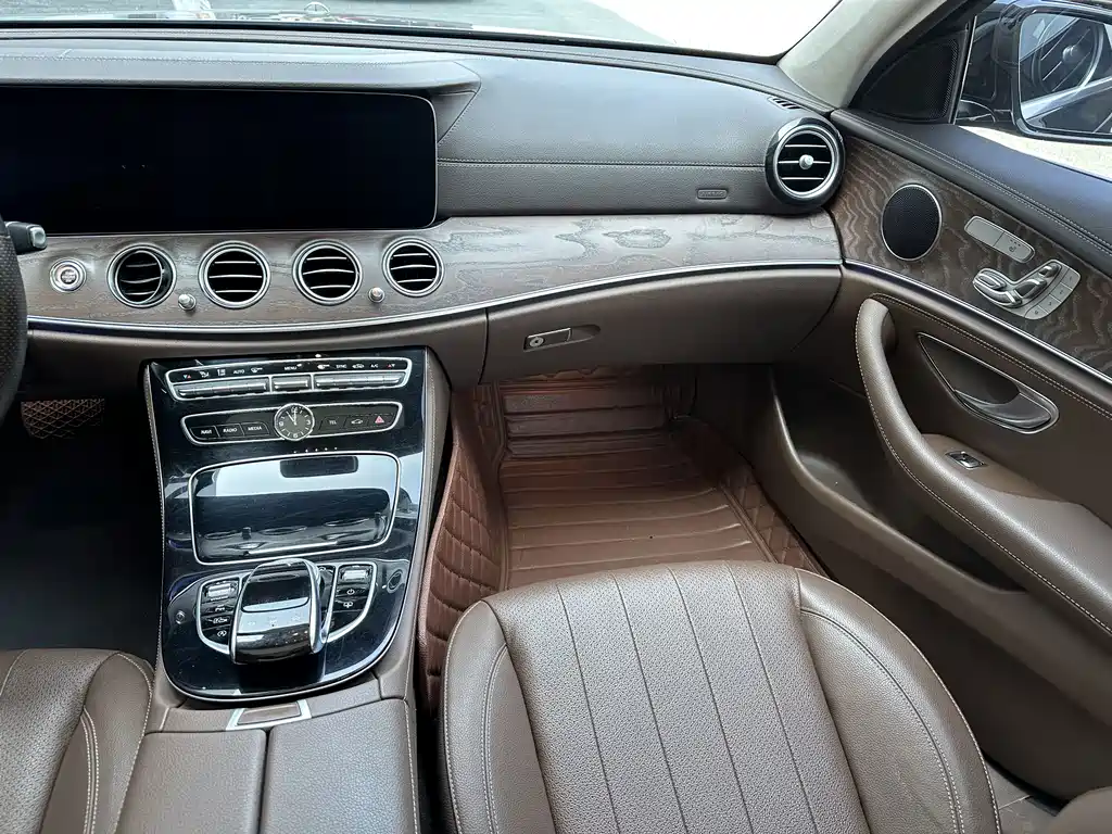 Mercedes-Benz E-Class — миниатюра 7
