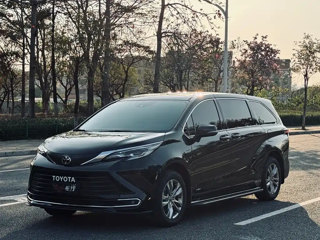 TOYOTA SIENNA