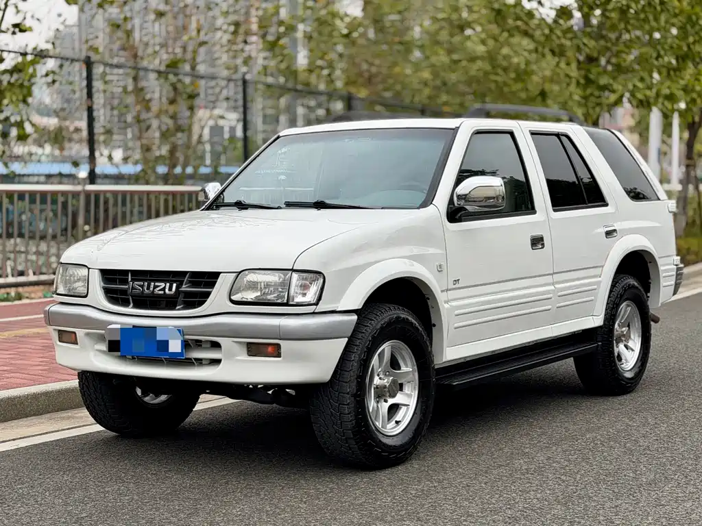 Isuzu 竞技者 2014