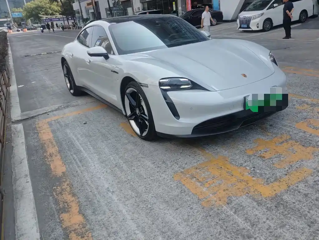 Porsche Taycan — миниатюра 3