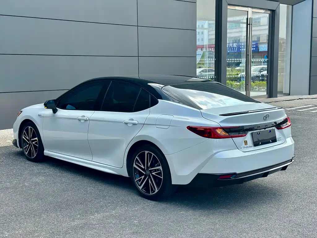 Toyota Camry — миниатюра 7