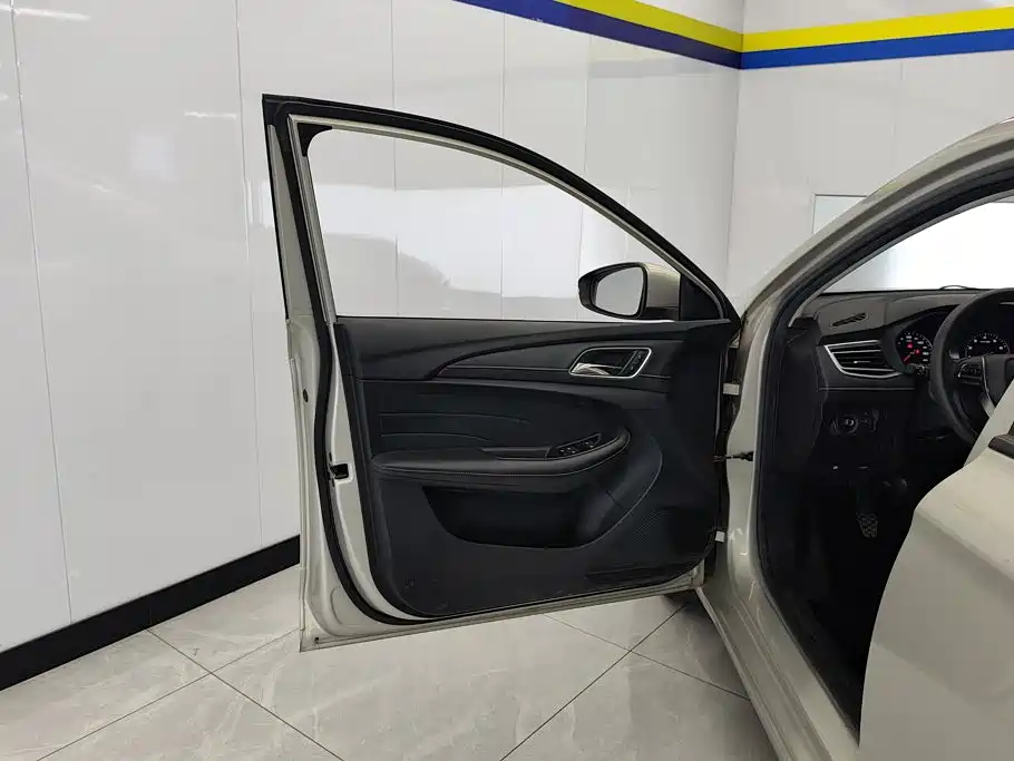 Roewe i5 2020 1.5L MT 4G