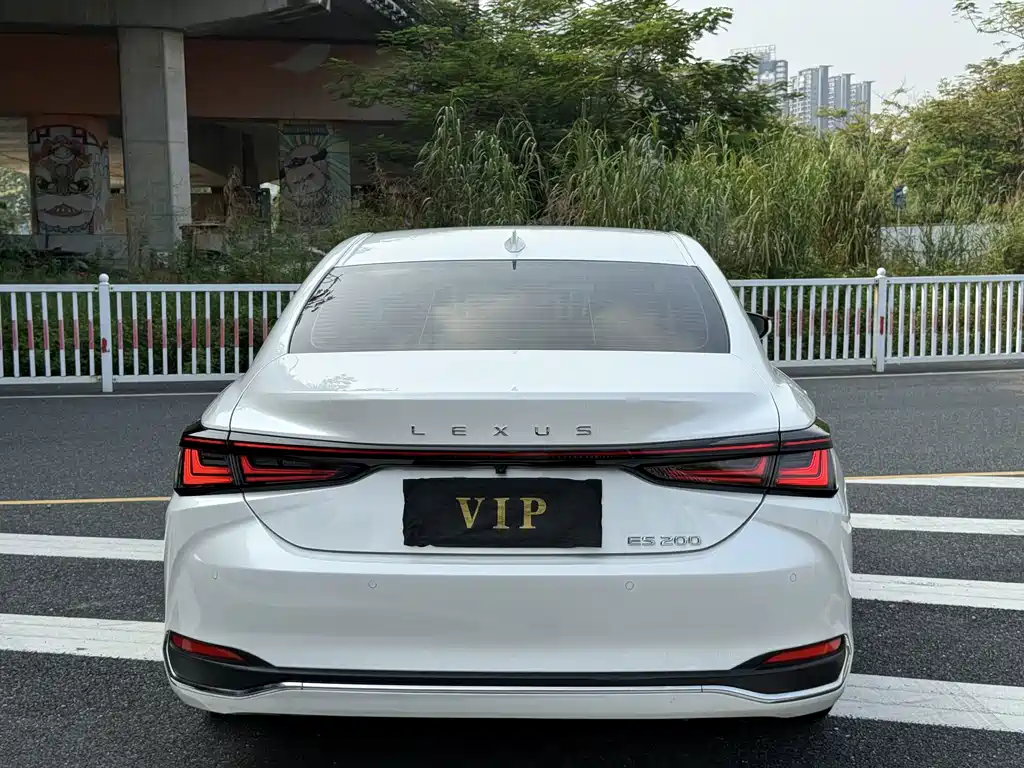 Lexus ES — миниатюра 11