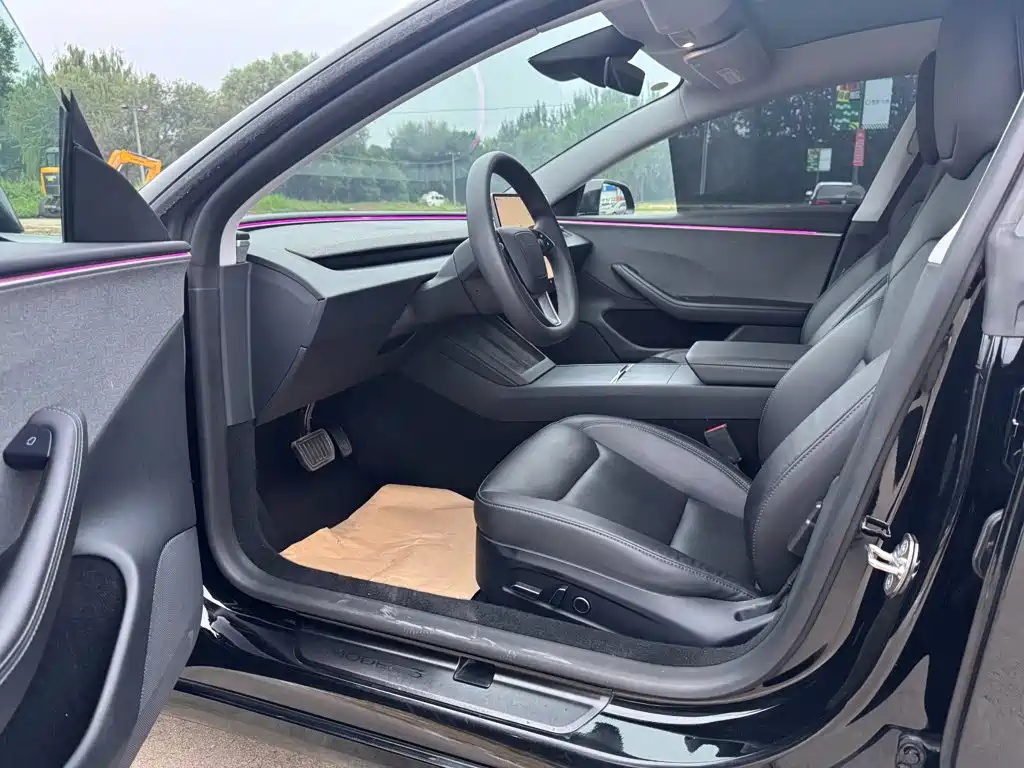 Tesla Model 3 — миниатюра 8