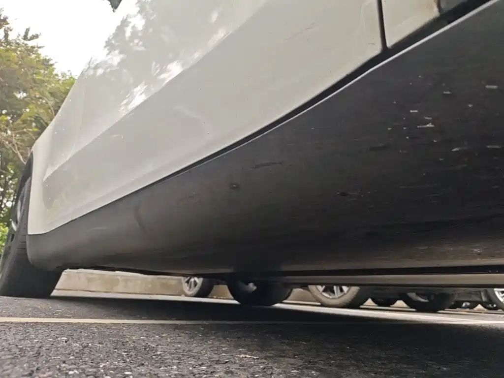 Tesla Model Y — миниатюра 21
