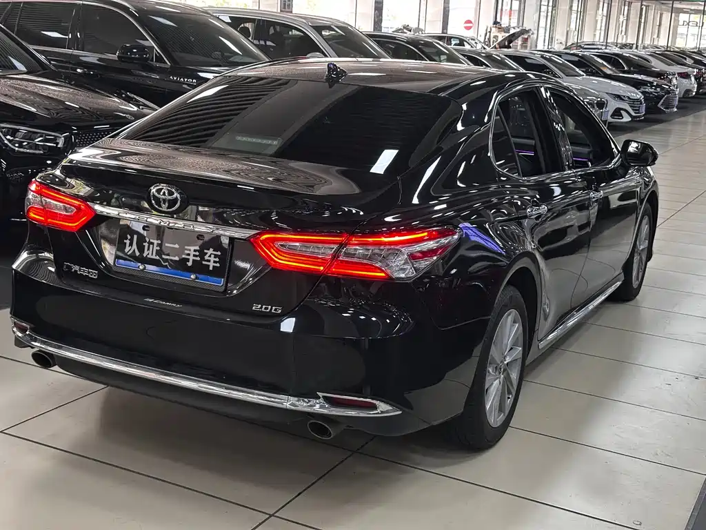 Toyota Camry — миниатюра 20