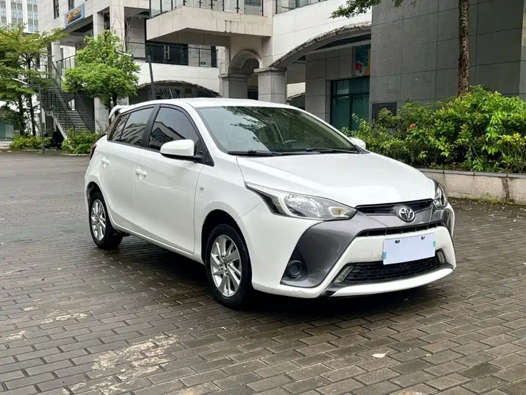 Toyota Yaris L — миниатюра 3