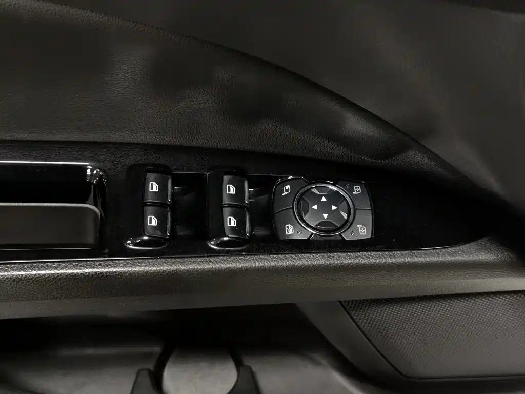 Ford Mondeo — миниатюра 9
