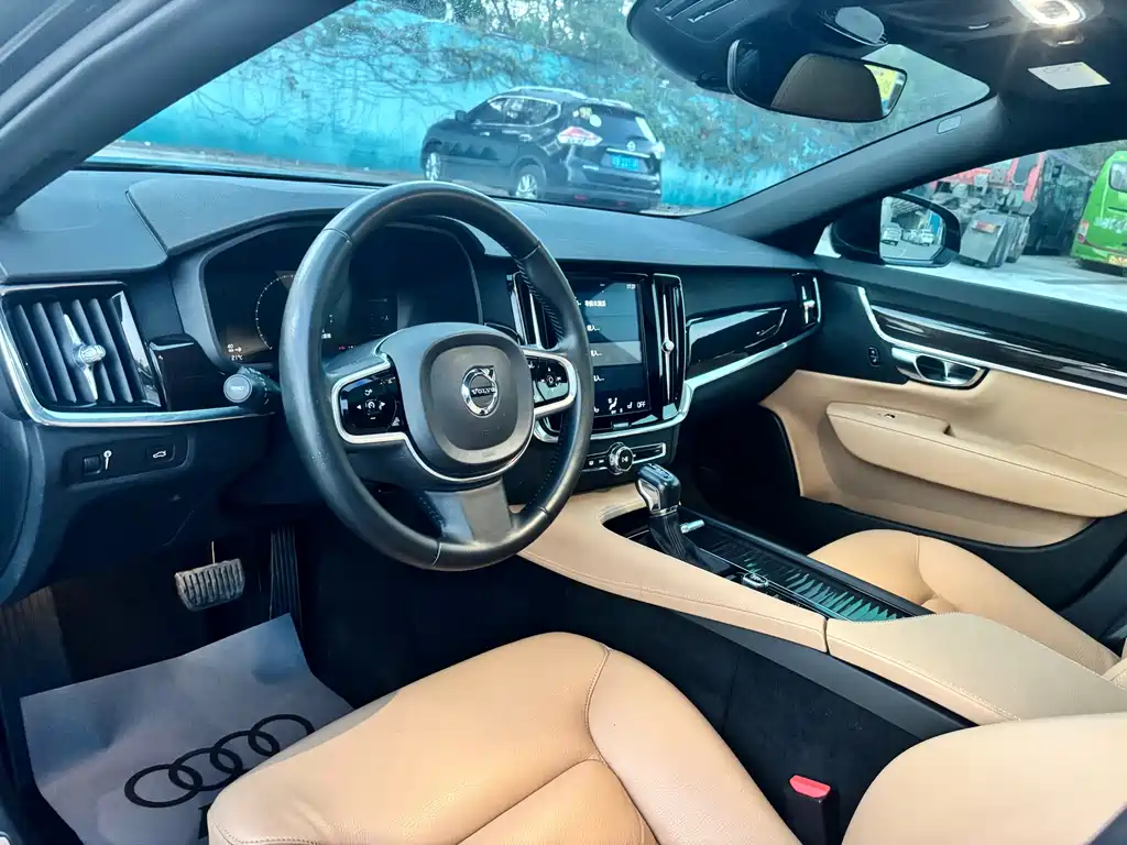 Volvo S90 — миниатюра 7