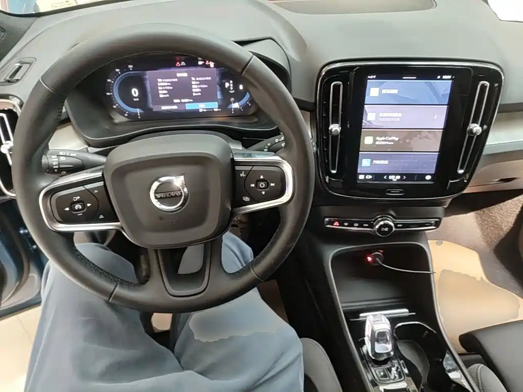Volvo XC40 — миниатюра 10